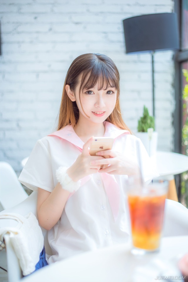 “这……”邓贤愕然，看了看魏延身后的军队，犹豫道：“末将等自是无妨，只是这些将士，不需要休息吗？”
